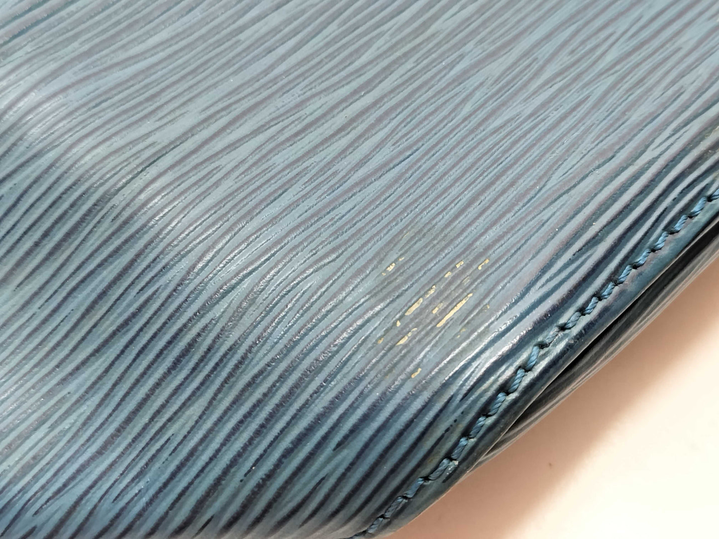 LOUIS VUITTON AR 0975 Epi Petit Noe Blue Shoulder Bag