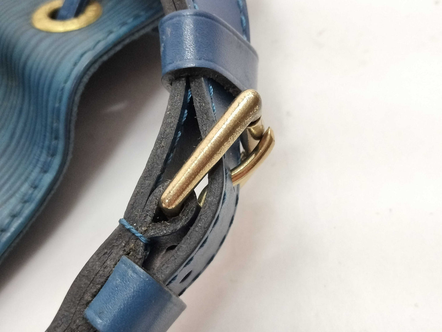 LOUIS VUITTON AR 0975 Epi Petit Noe Blue Shoulder Bag