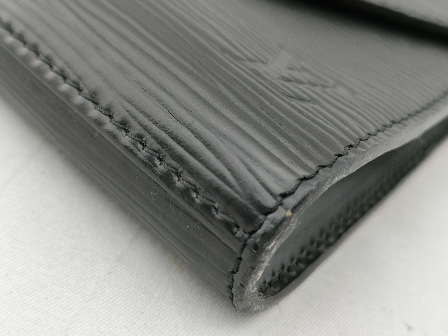 LOUIS VUITTON RFID verification failed. Epi Art Deco clutch bag M52632. Sticky interior.