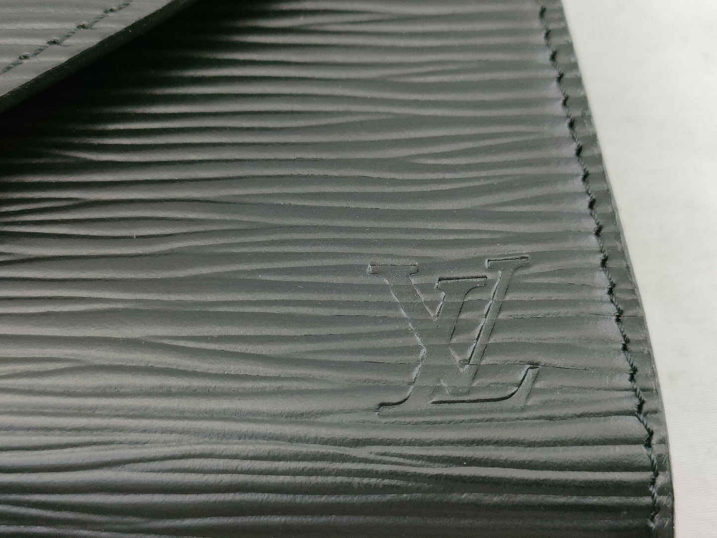LOUIS VUITTON RFID verification failed. Epi Art Deco clutch bag M52632. Sticky interior.
