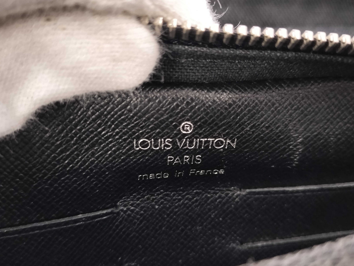 LOUIS VUITTON Taiga M32684 Neo Pavel Second Bag