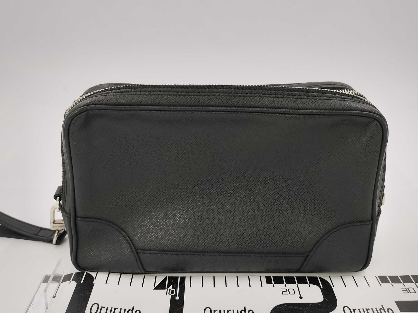 LOUIS VUITTON Taiga M32684 Neo Pavel Second Bag