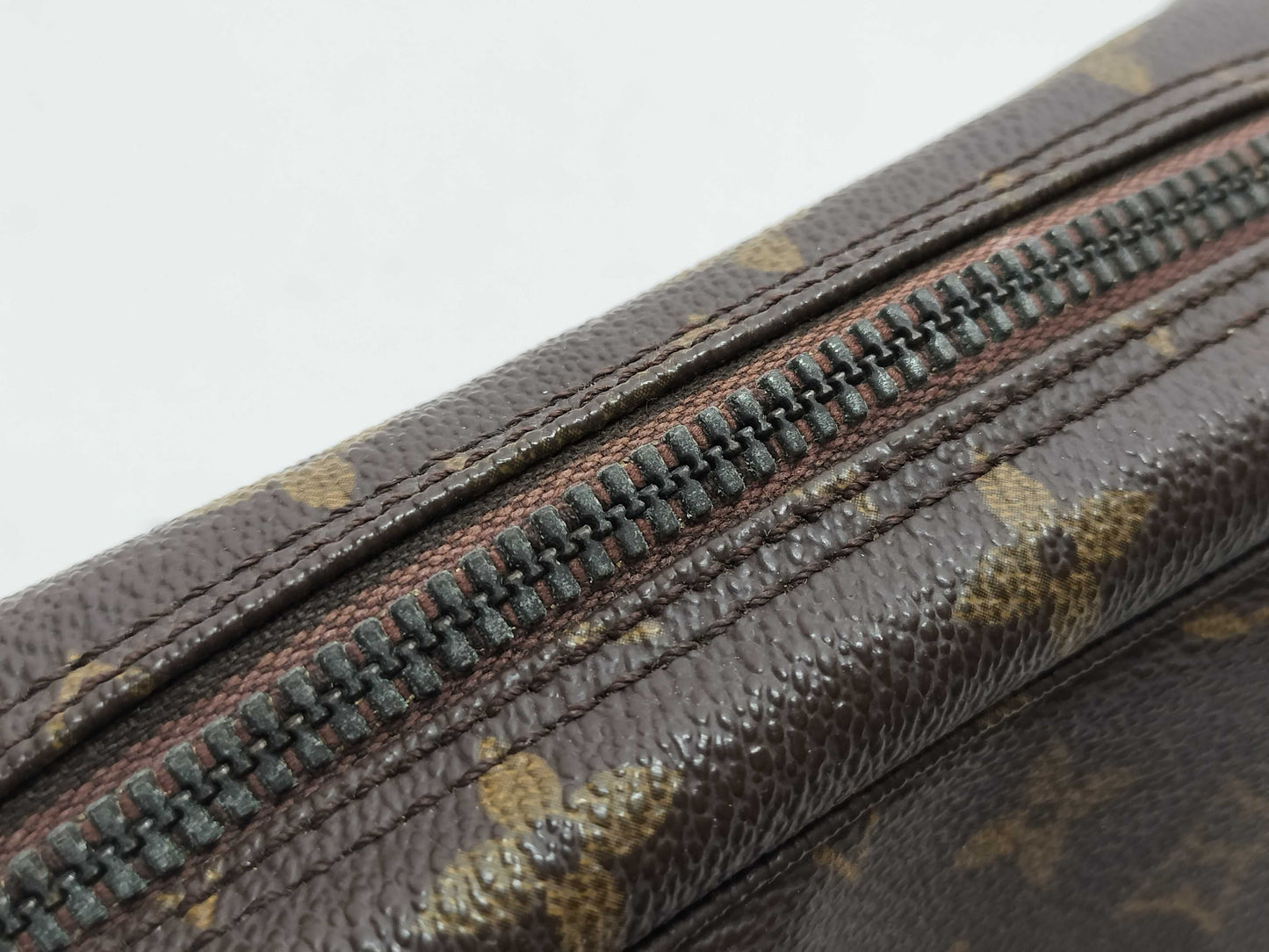 LOUIS VUITTON Monogram M47522 True Toilet Pouch