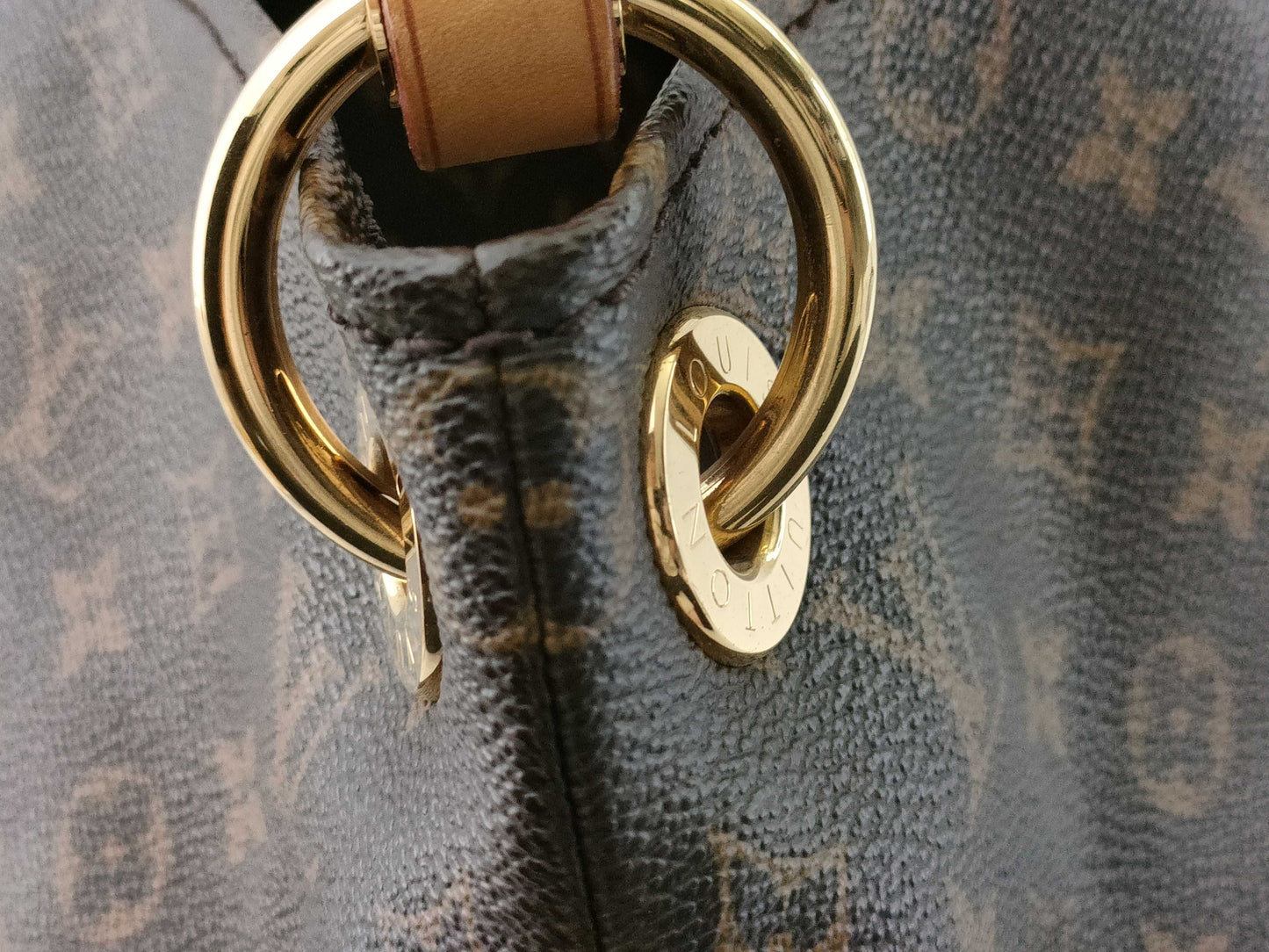 LOUIS VUITTON RFID verification failed. Serial number verification failed. Monogram Artsy MM Tote Bag.