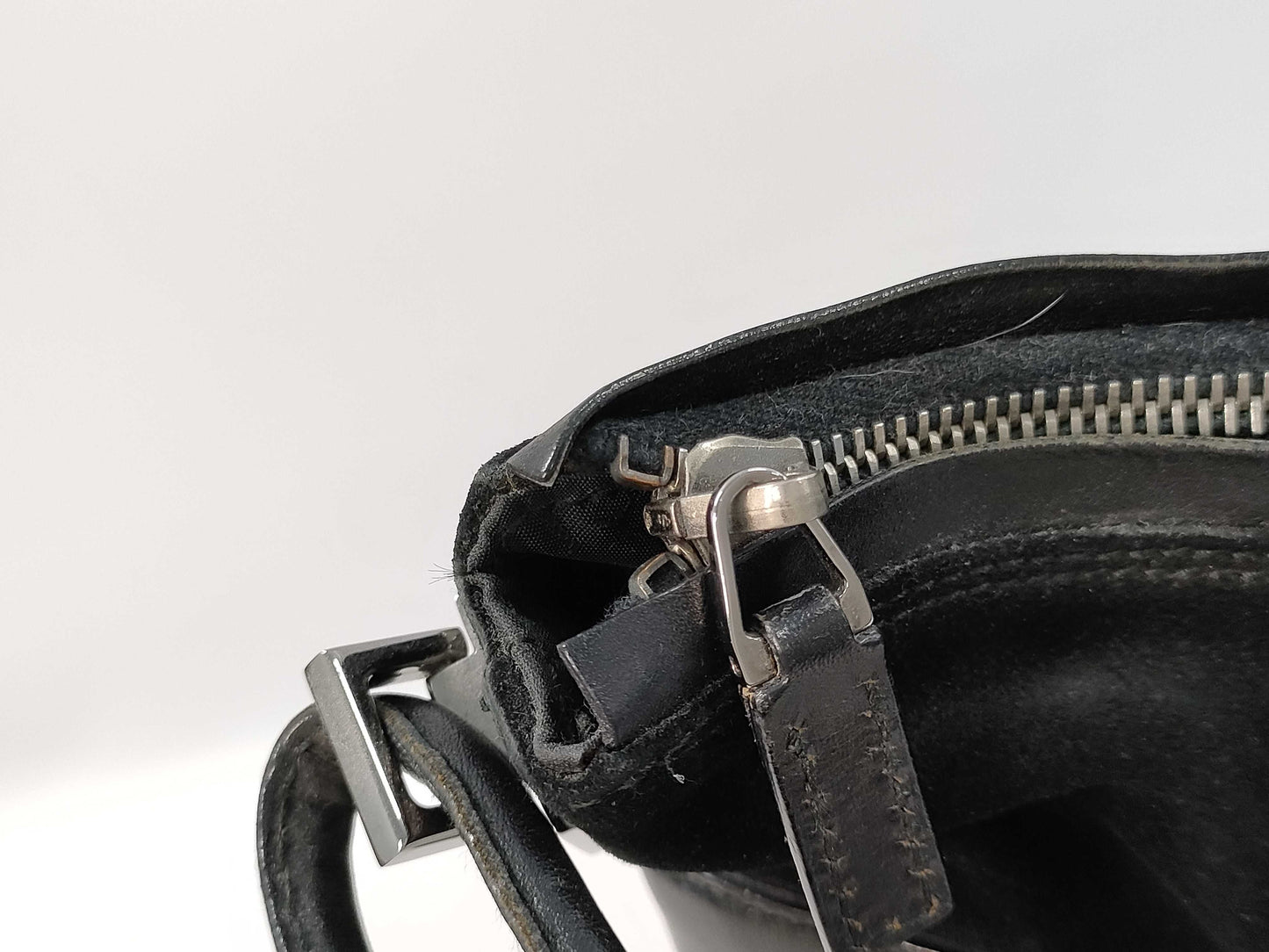 GUCCI GG Canvas One-Shoulder Bag 001 3766