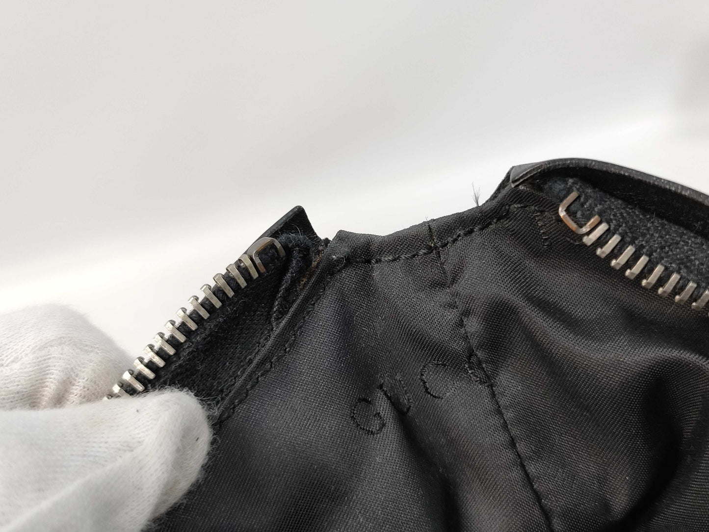 GUCCI GG Canvas One-Shoulder Bag 001 3766