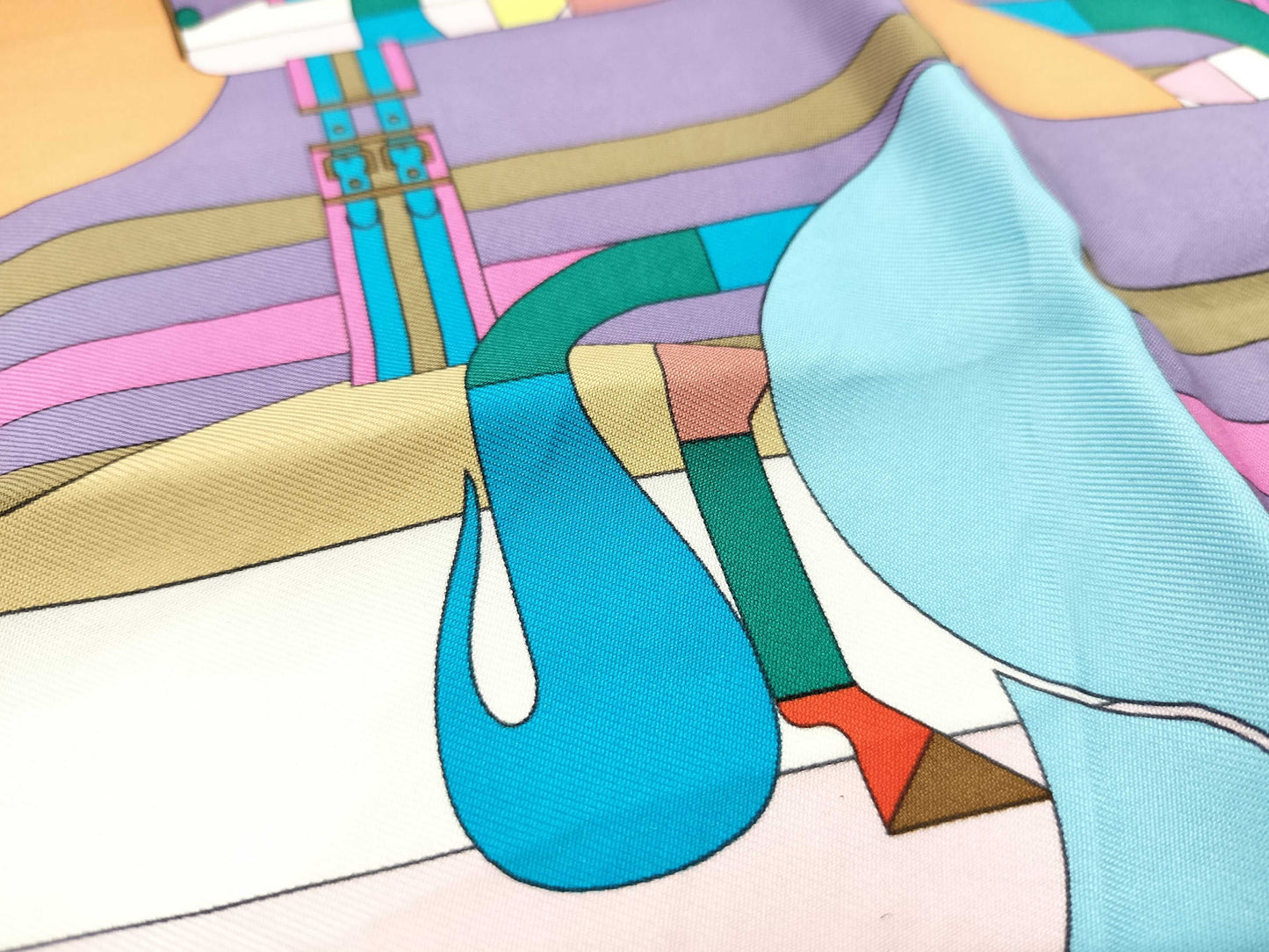 HERMES Carre 70 Scarf