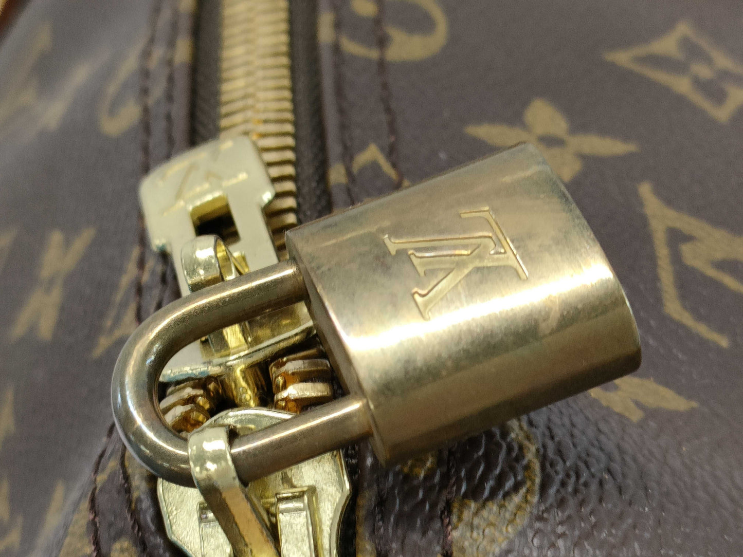 LOUIS VUITTON Monogram Keepall 50 Bandouliere Boston Bag