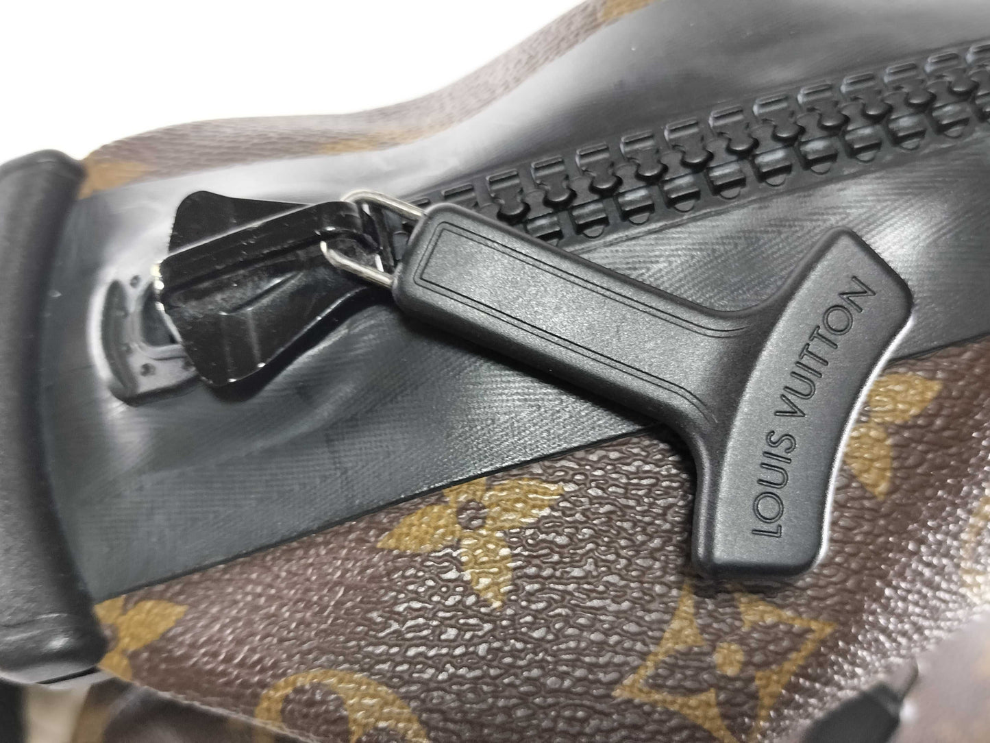 LOUIS VUITTON Unidentified Monogram M40399 Waterproof Messenger Shoulder Bag with Hard Zipper