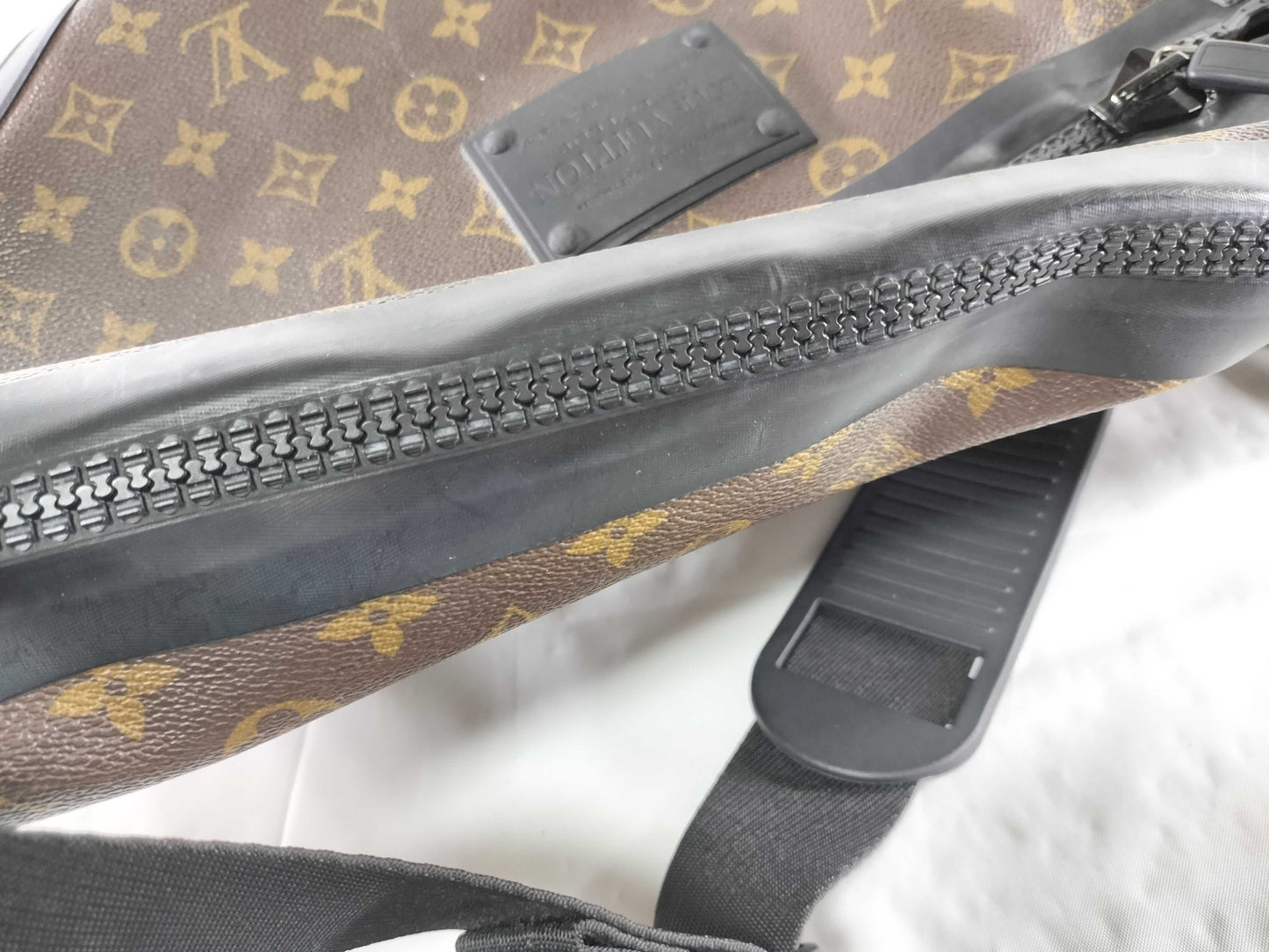 LOUIS VUITTON Unidentified Monogram M40399 Waterproof Messenger Shoulder Bag with Hard Zipper