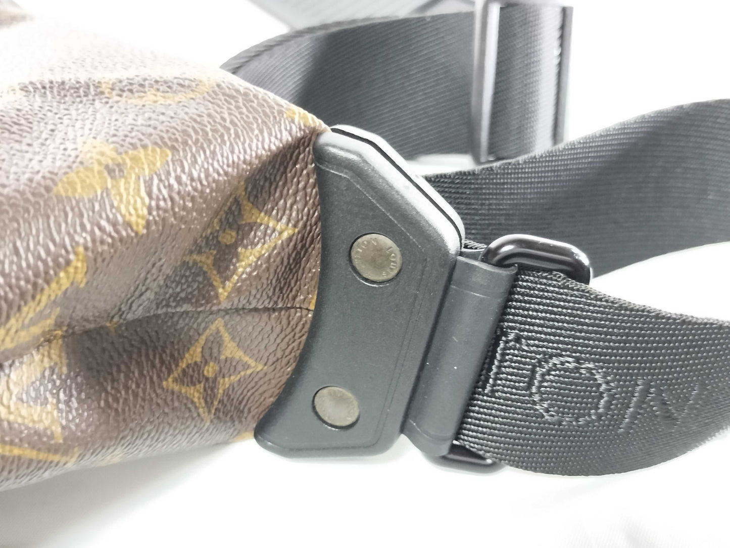 LOUIS VUITTON Unidentified Monogram M40399 Waterproof Messenger Shoulder Bag with Hard Zipper