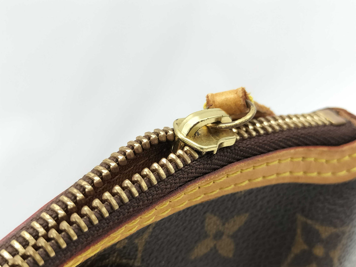 LOUIS VUITTON Monogram M40102 Lockit Handbag