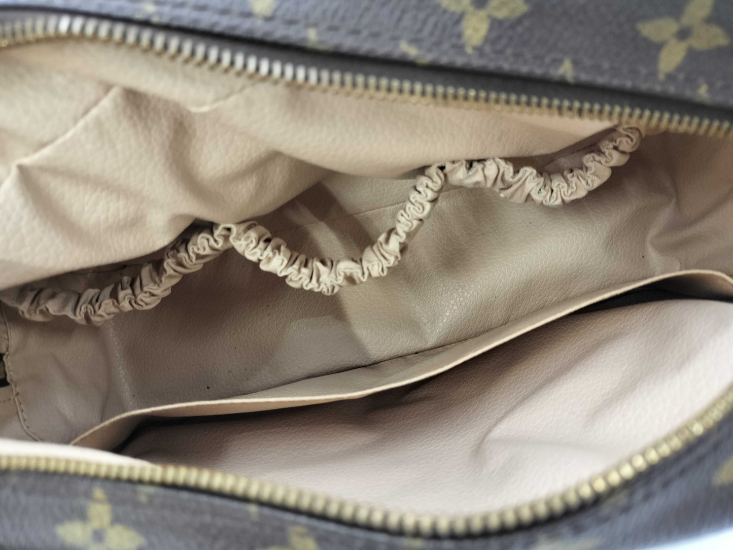 LOUIS VUITTON Monogram M47522 True Toilet Pouch