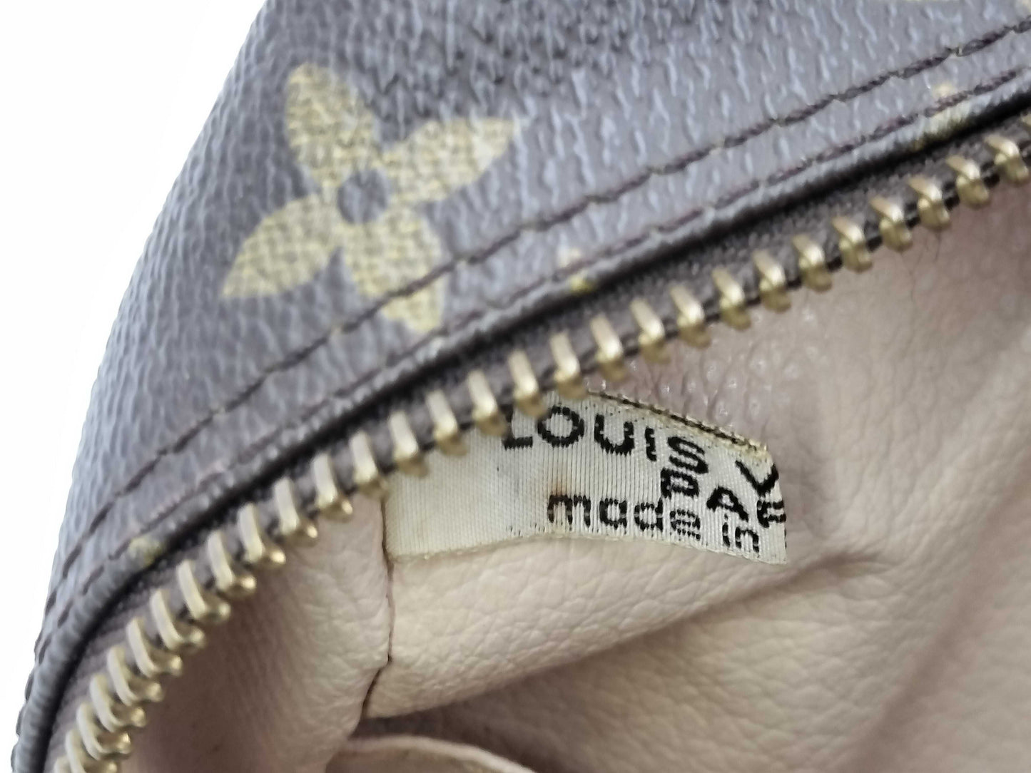 LOUIS VUITTON Monogram M47522 True Toilet Pouch