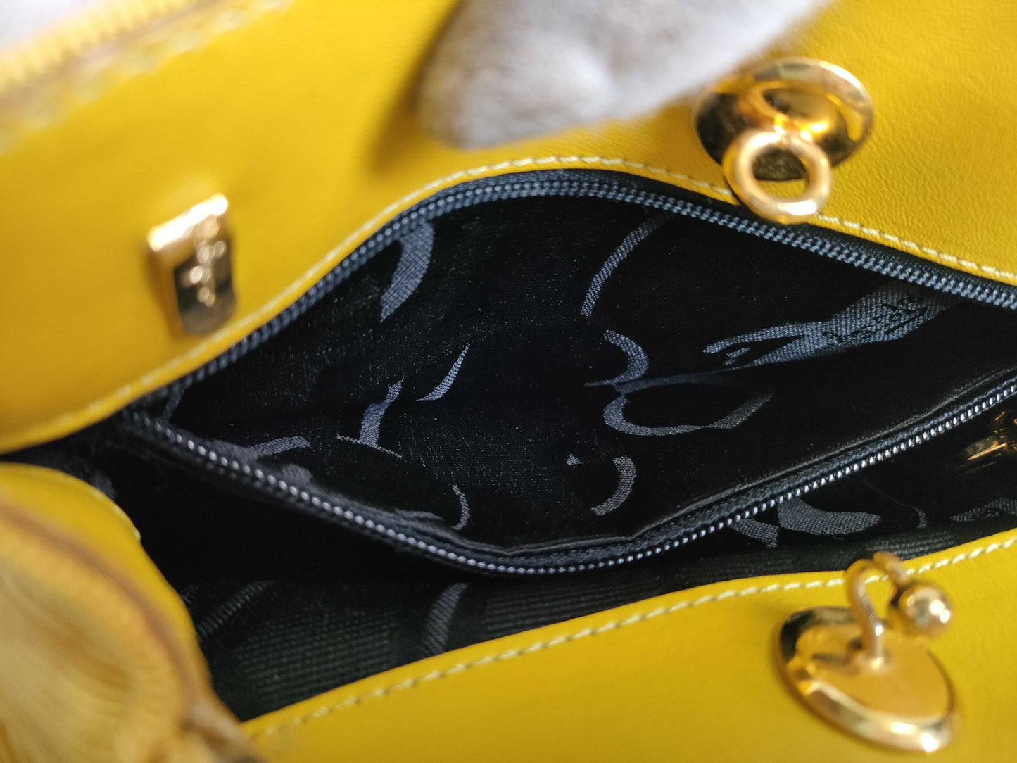 Salvatore Ferragamo Vara Canvas Handbag Yellow AU-21 6155