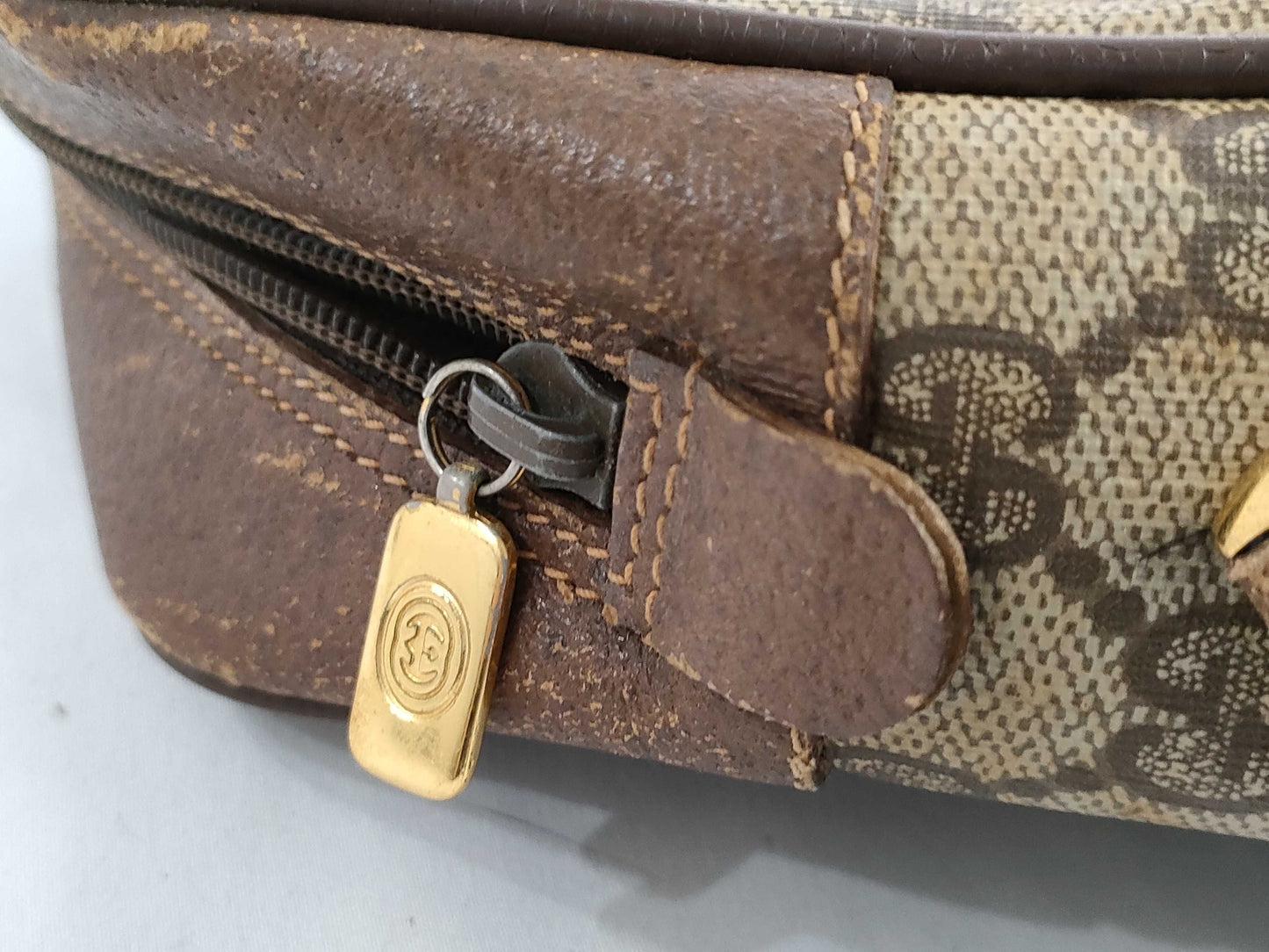 GUCCI GG Supreme Old Sherry Shoulder Bag