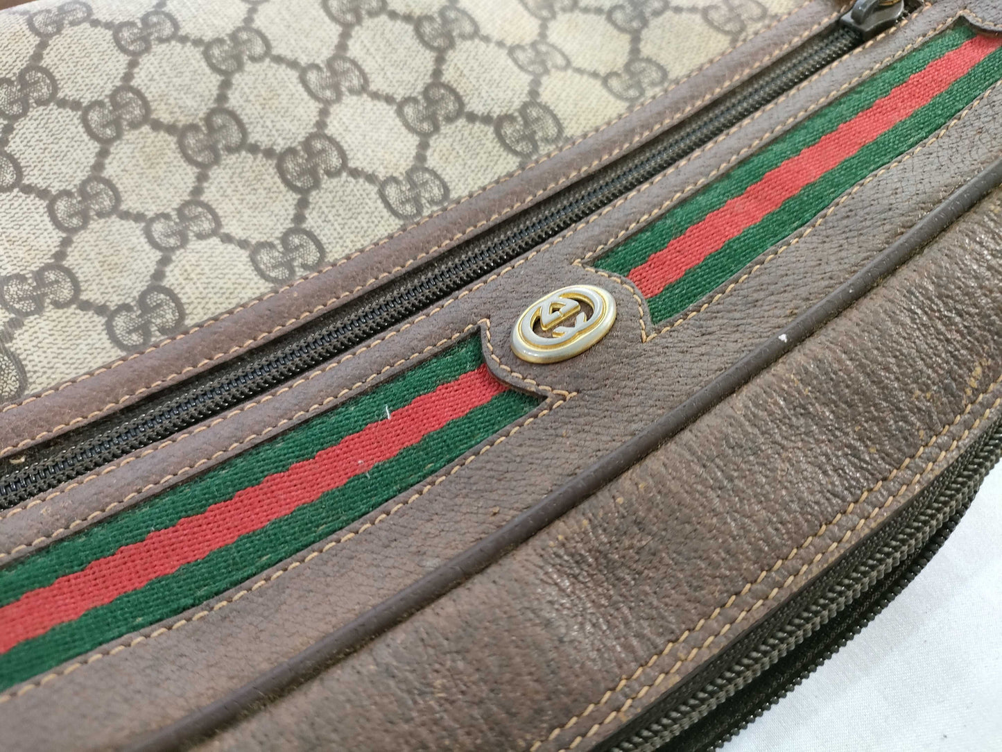 GUCCI GG Supreme Old Sherry Shoulder Bag
