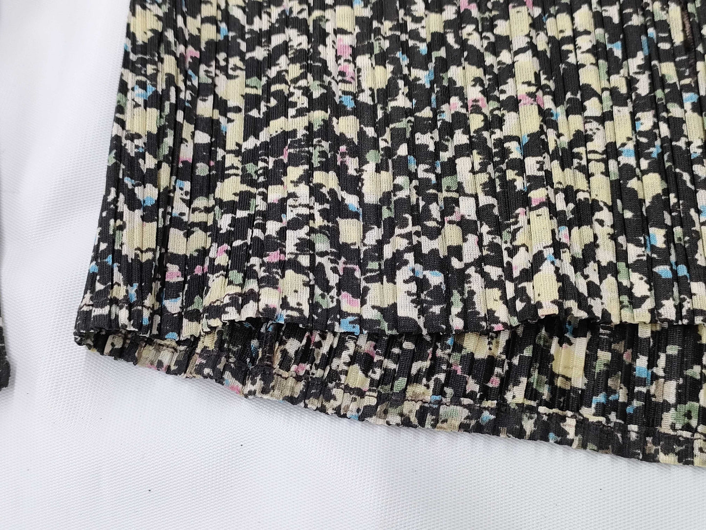 ISSEY MIYAKE Pleats Please Tops White/Black Tops