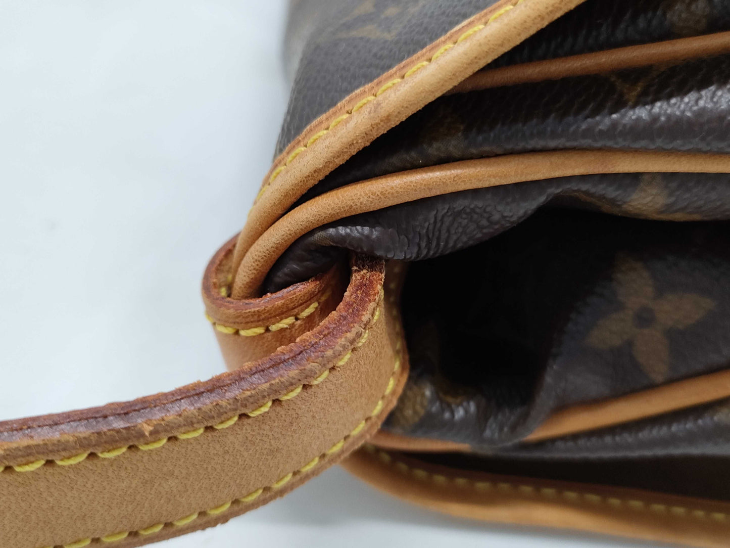 LOUIS VUITTON Monogram M42256 Saumur 30 Shoulder Bag