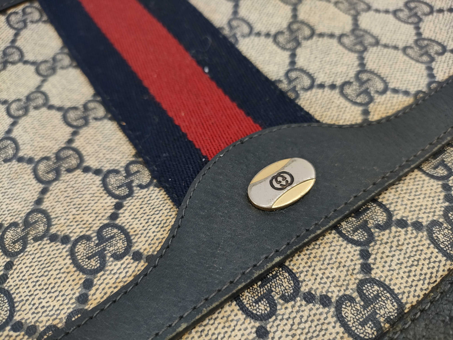 GUCCI GG Supreme Old Gucci Sherry Shoulder Bag