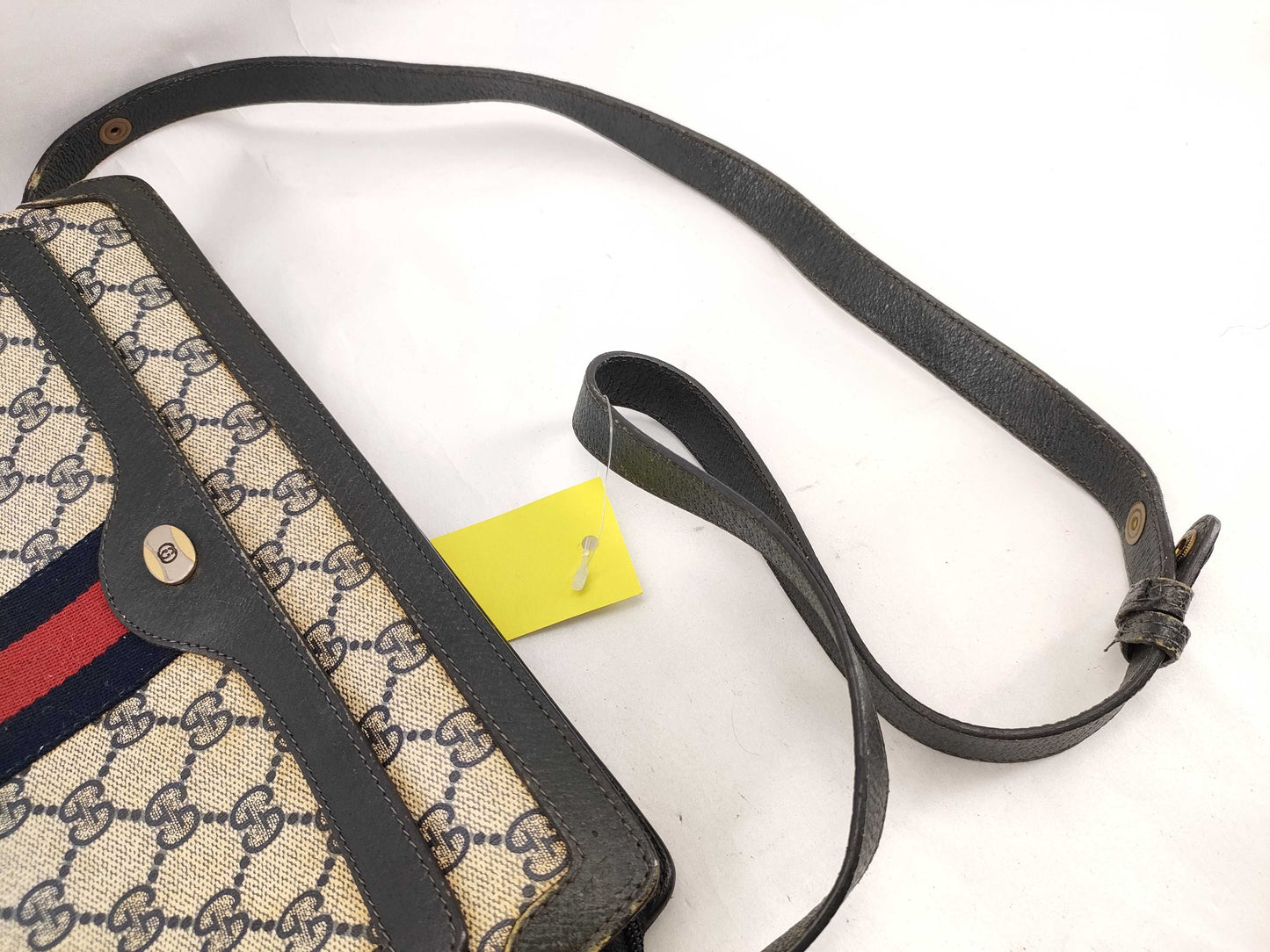 GUCCI GG Supreme Old Gucci Sherry Shoulder Bag