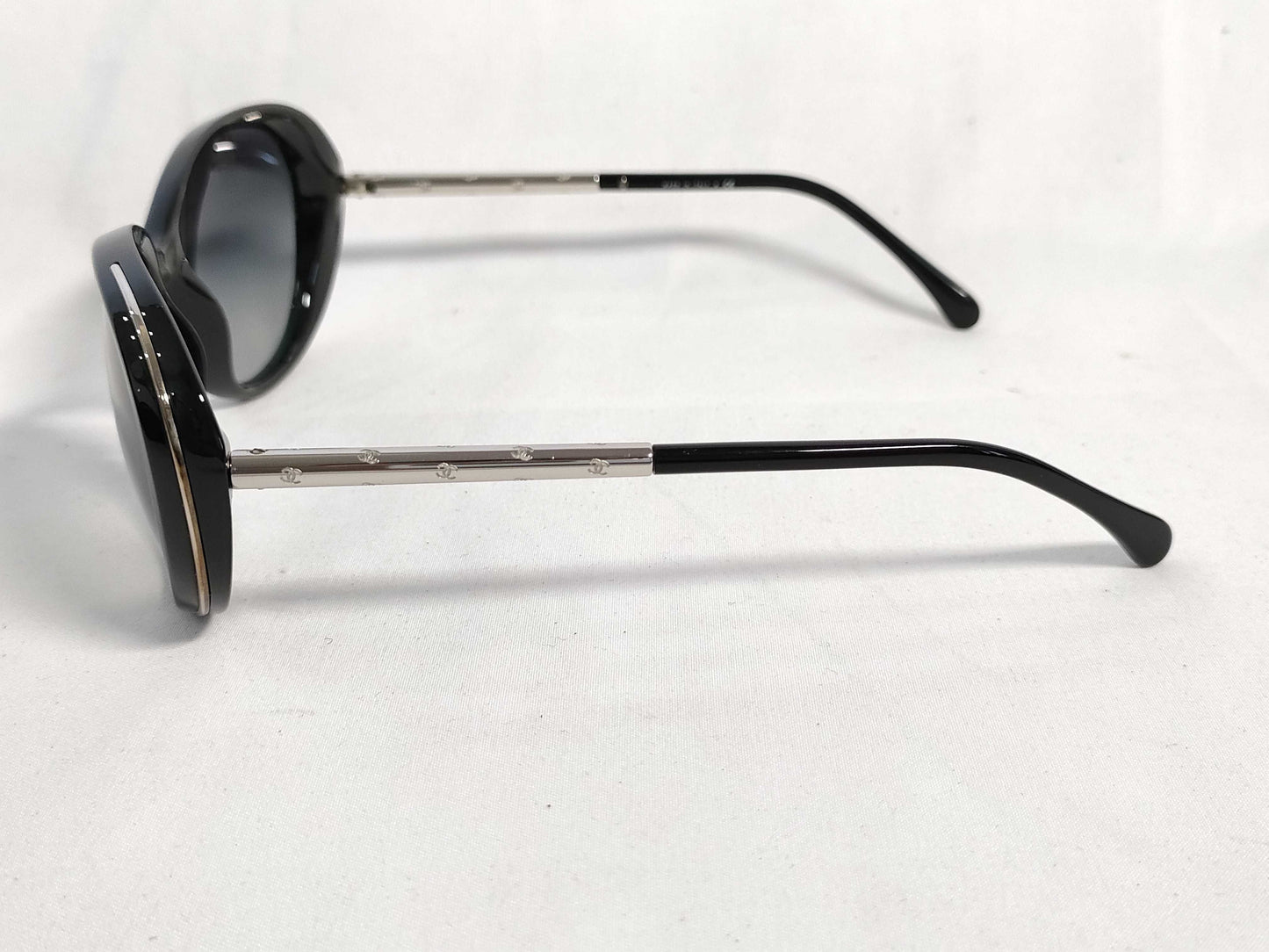 CHANEL Coco Mark BC12936504 Coco Mark Sunglasses with Case
