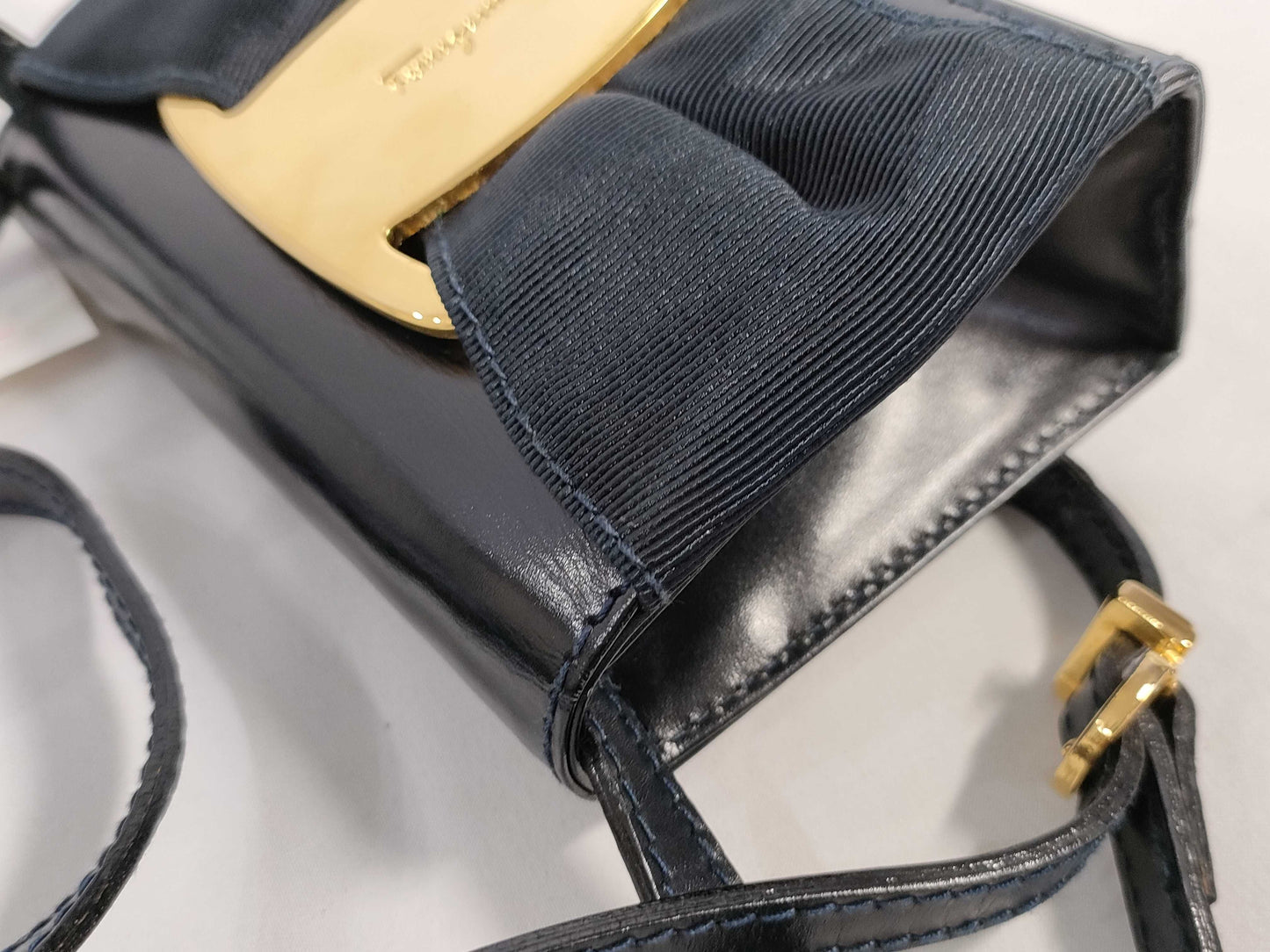 Salvatore Ferragamo Vara Shoulder Pochette Shoulder Bag