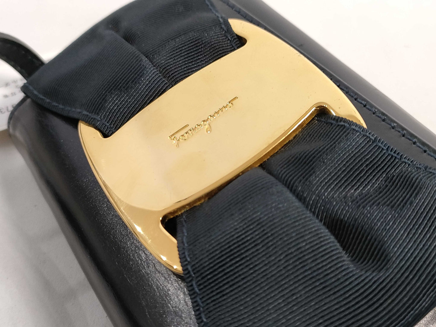 Salvatore Ferragamo Vara Shoulder Pochette Shoulder Bag