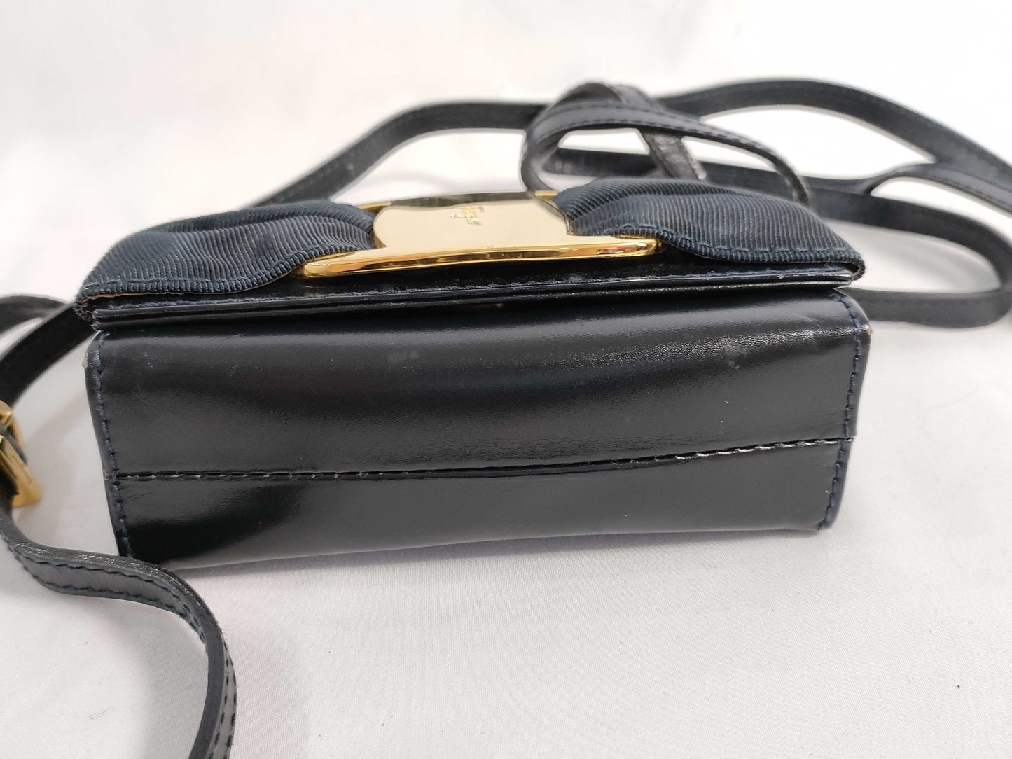 Salvatore Ferragamo Vara Shoulder Pochette Shoulder Bag