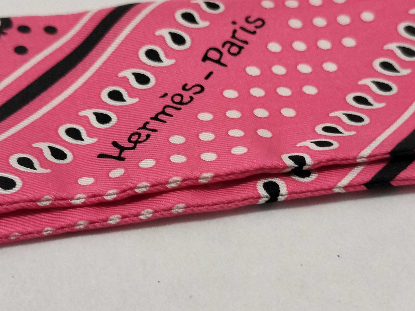 HERMES Twilly Zebra Pink Scarf