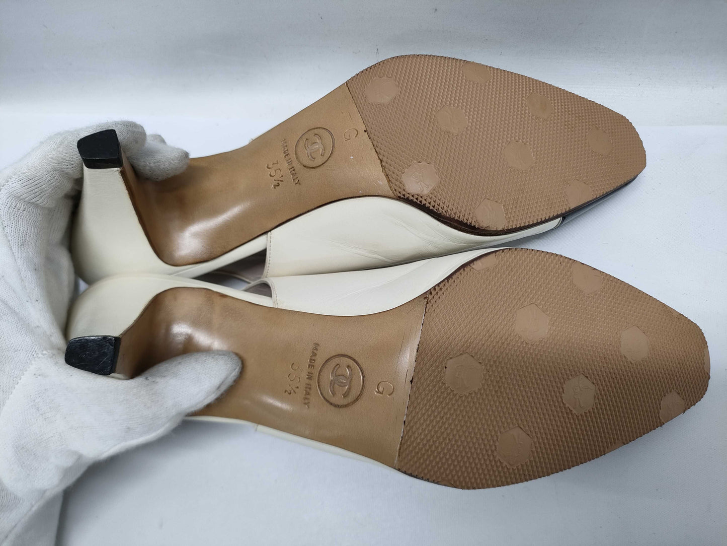 CHANEL pumps