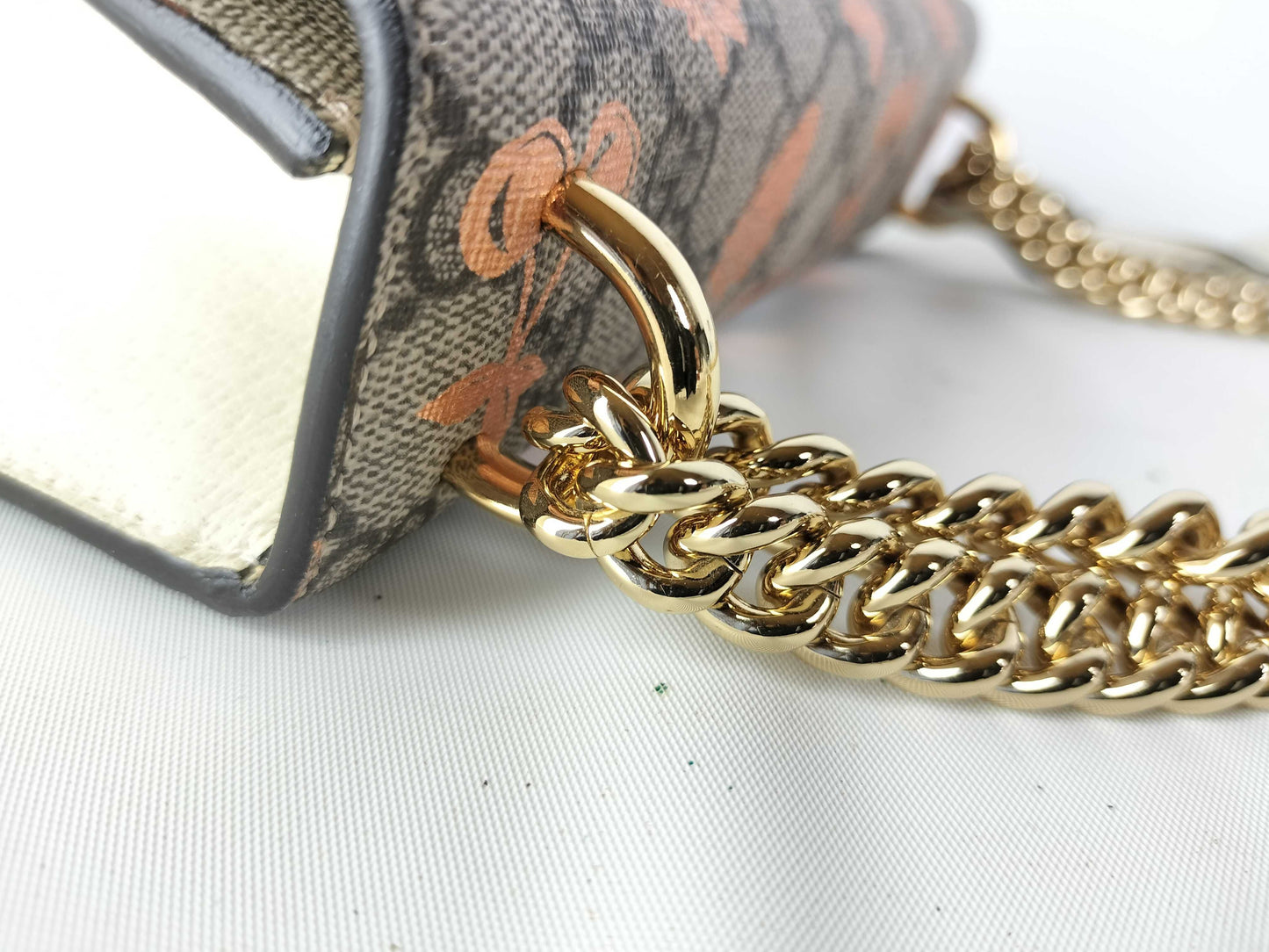 GUCCI GG Supreme Shoulder Bag