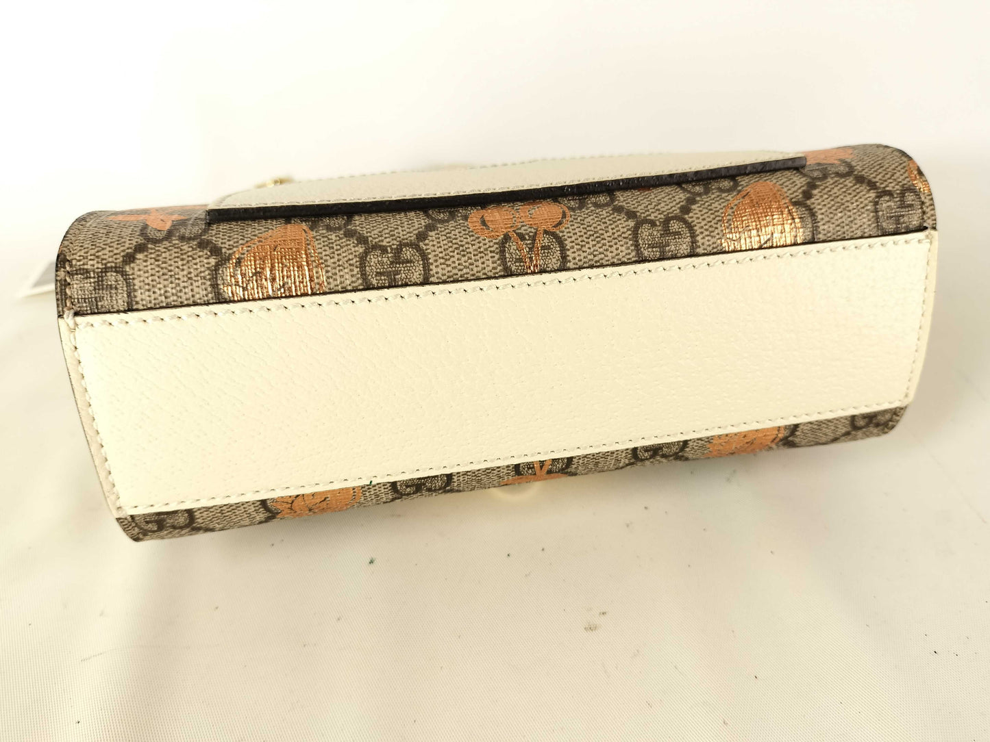 GUCCI GG Supreme Shoulder Bag