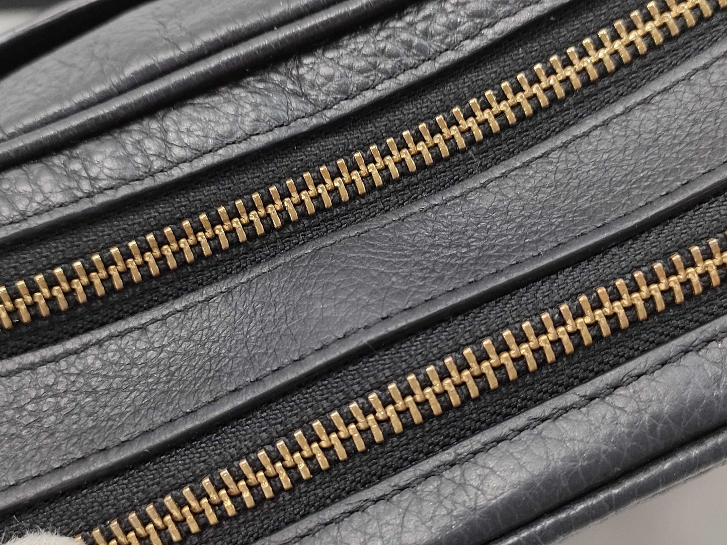COACH F75818 Double Zipper Shoulder Bag