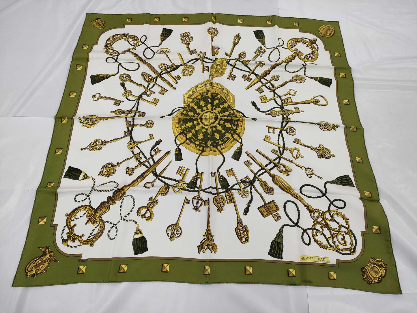 HERMES Carré Key 90 Scarf