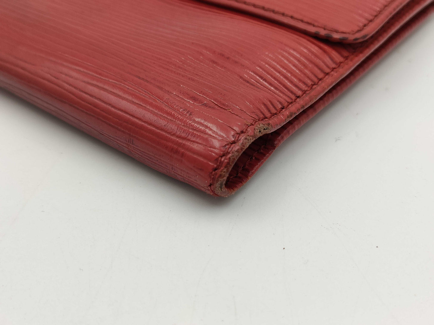 LOUIS VUITTON Epi Portefeuille International Wallet