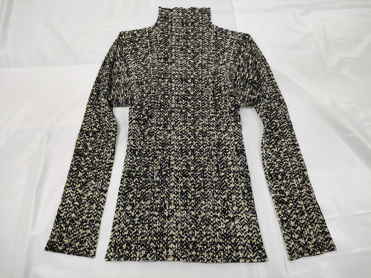 ISSEY MIYAKE Pleats Please Tops Patterned Tops