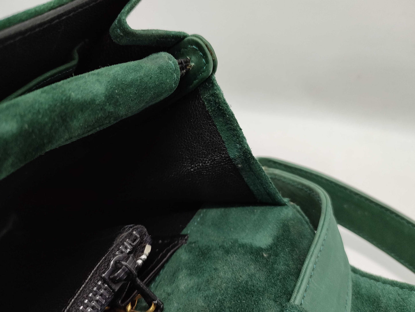 GUCCI Old Velour Shoulder Bag with Gloves and Coin Case