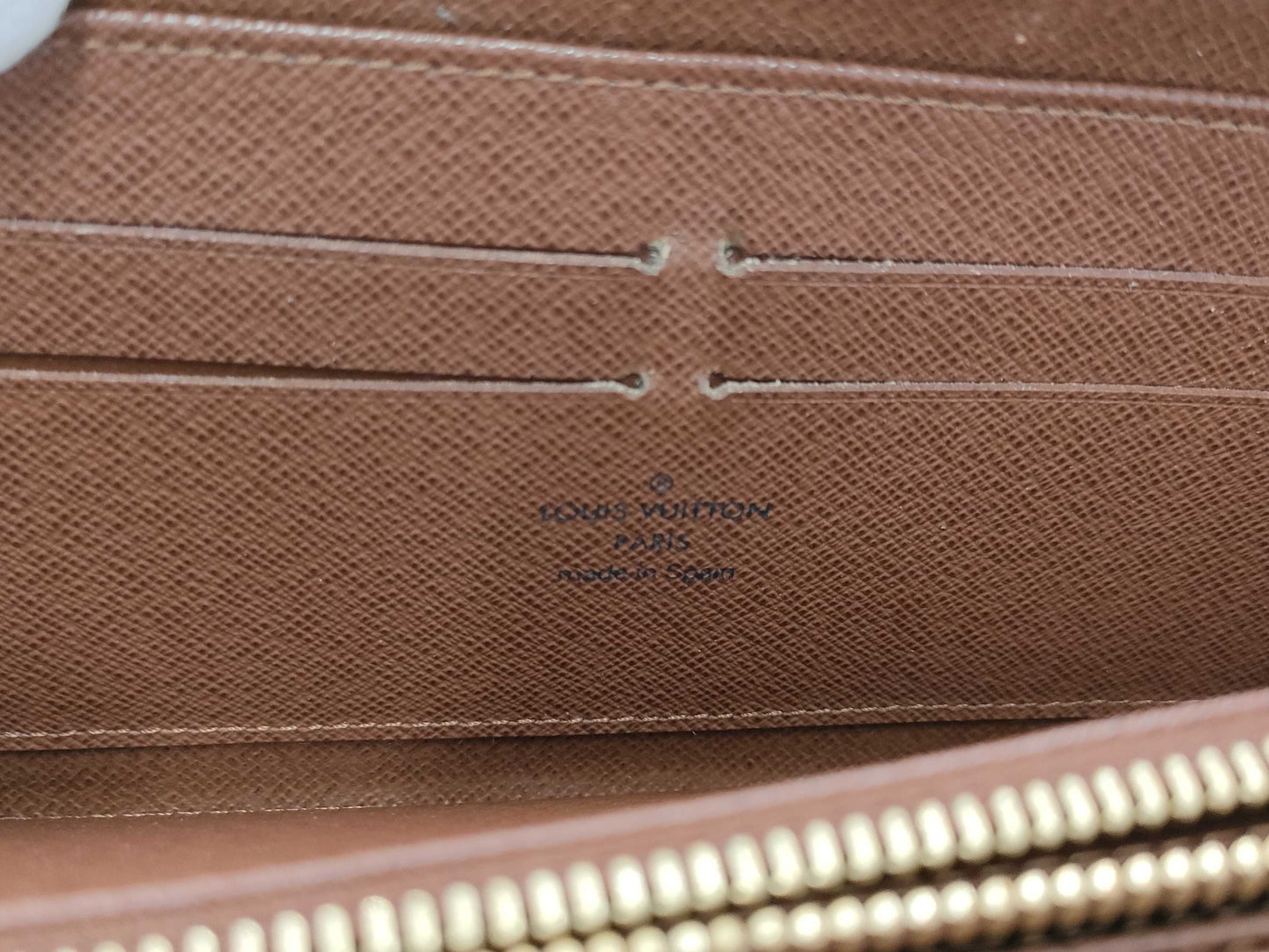 LOUIS VUITTON Monogram Zippy Wallet