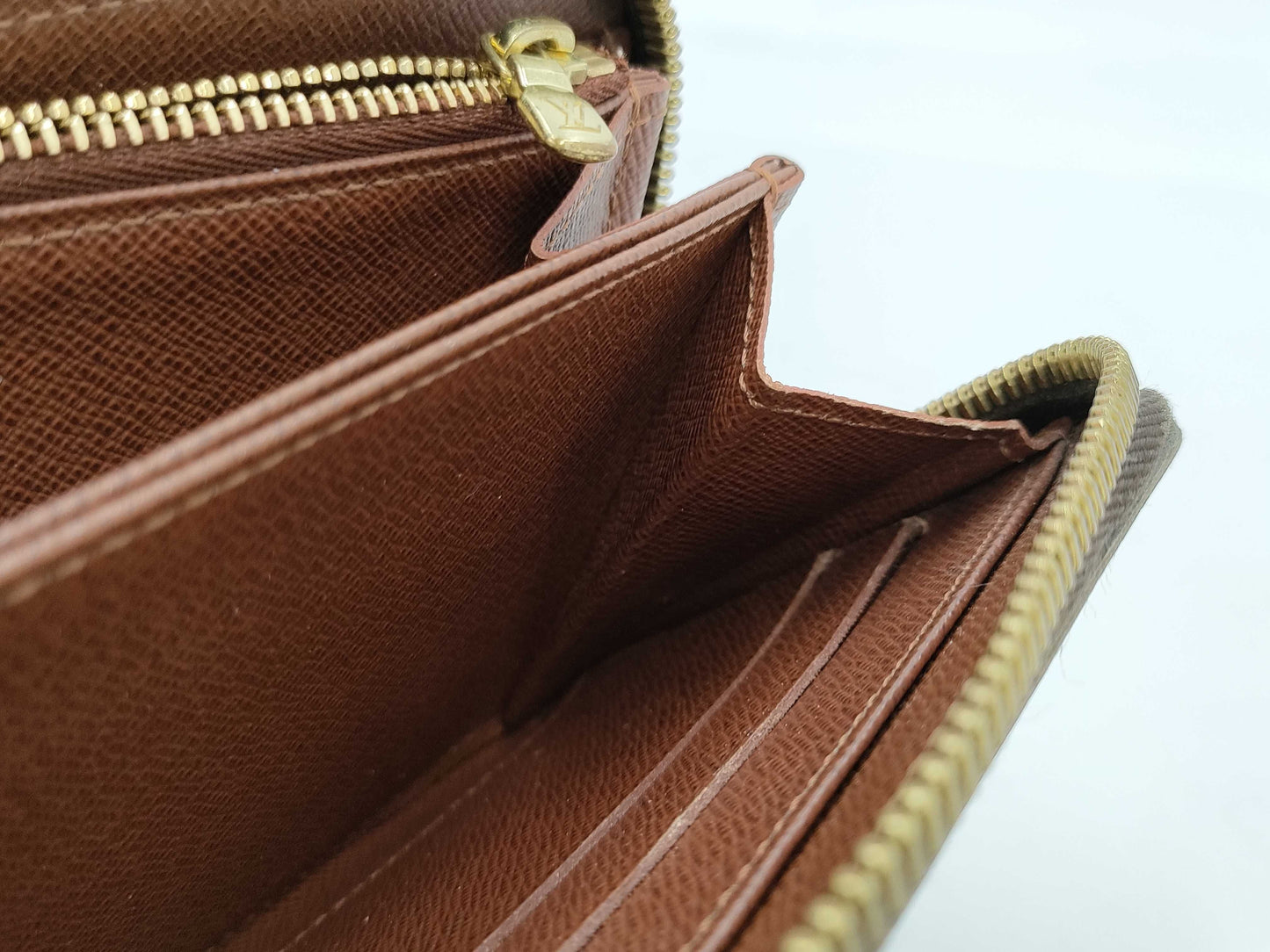 LOUIS VUITTON Monogram Zippy Wallet