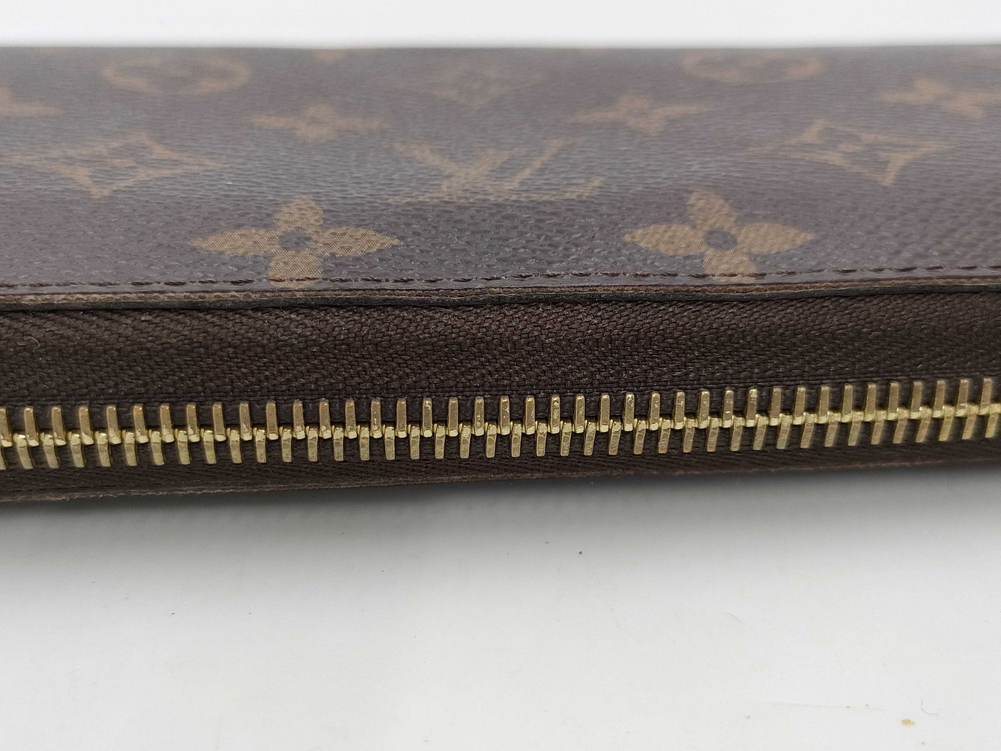 LOUIS VUITTON Monogram Zippy Wallet