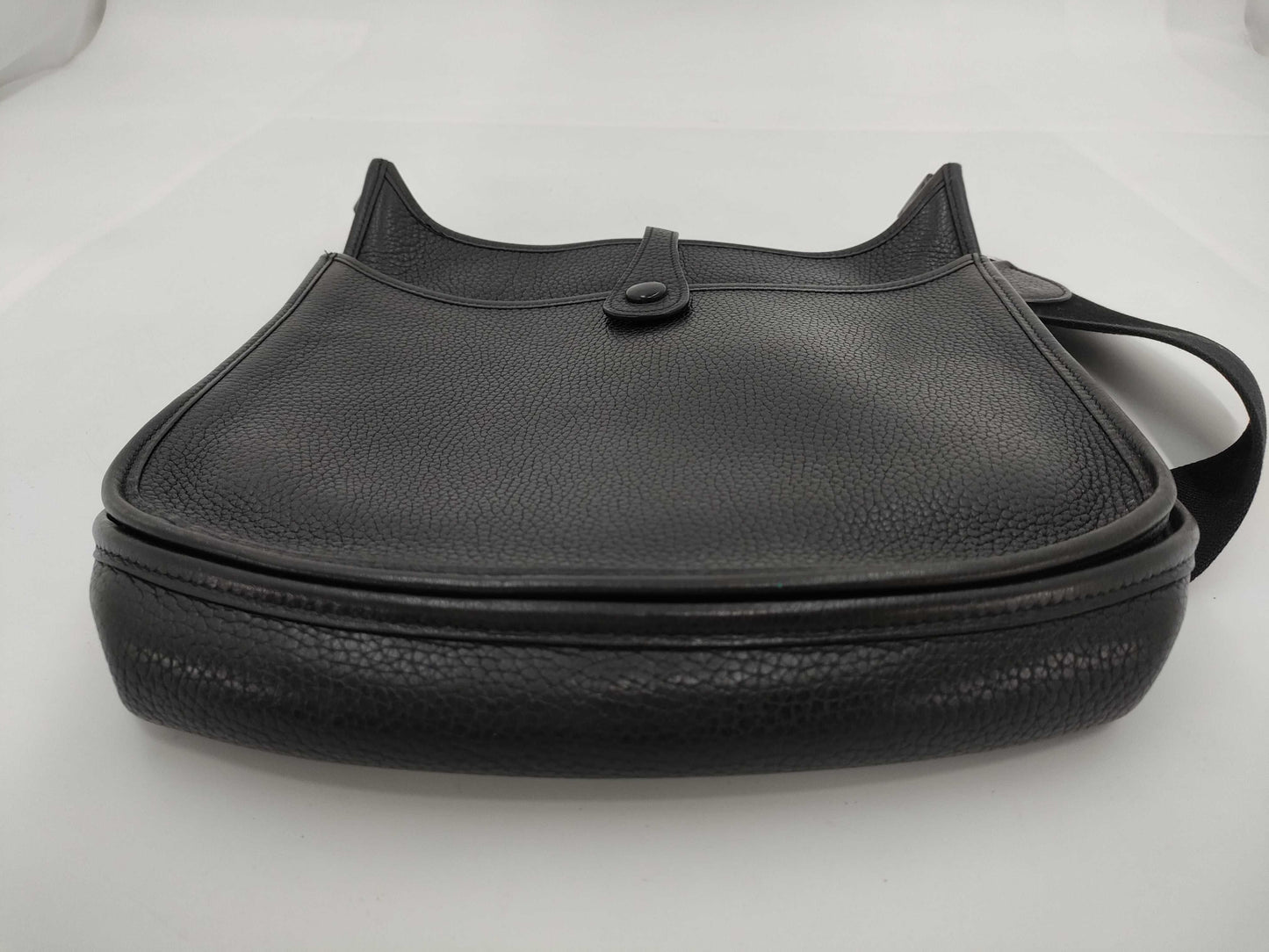 HERMES Evelyn II J engraved shoulder bag