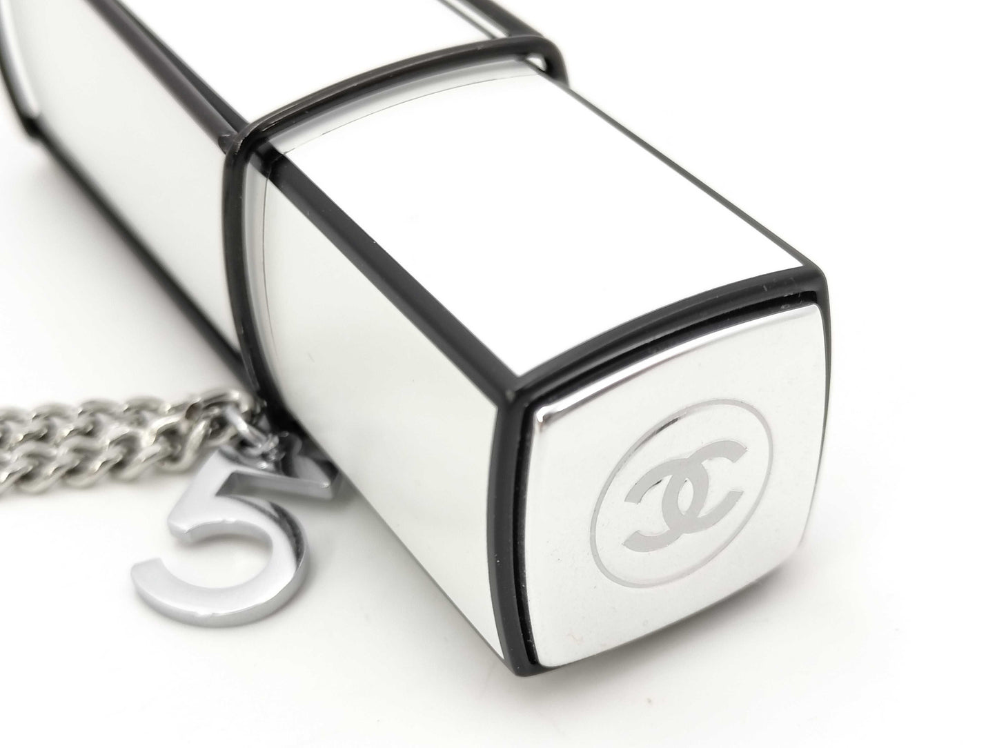 CHANEL No. 5 L'Eau de Toilette Purse Spray Perfume