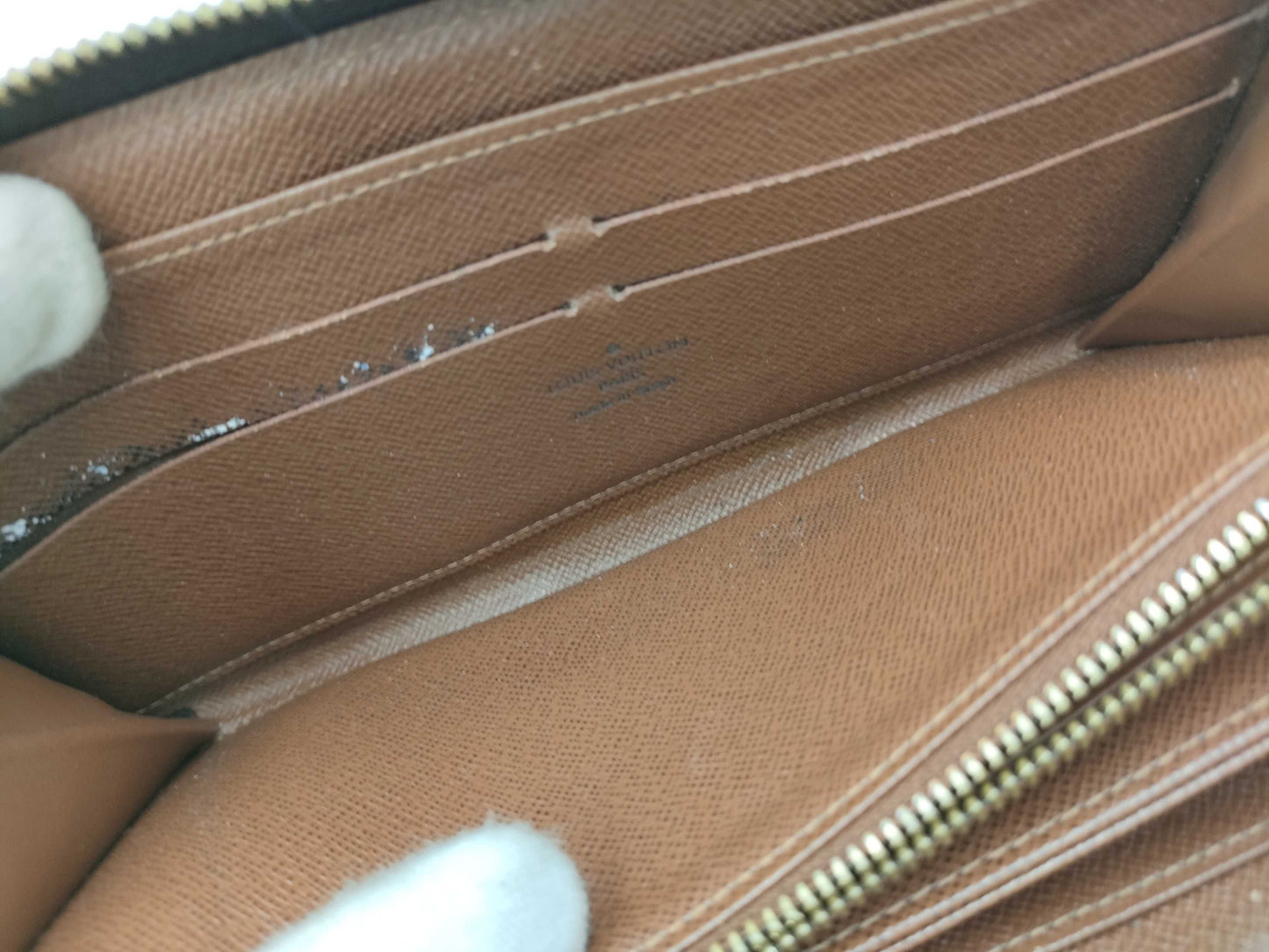 LOUIS VUITTON Monogram Zippy Wallet