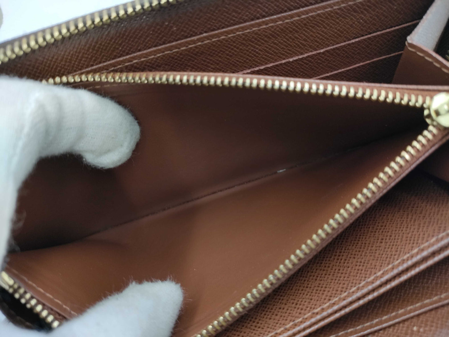 LOUIS VUITTON Monogram Zippy Wallet