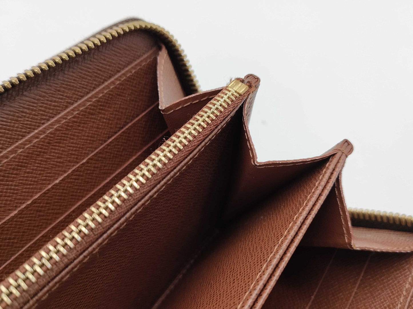 LOUIS VUITTON Monogram Zippy Wallet