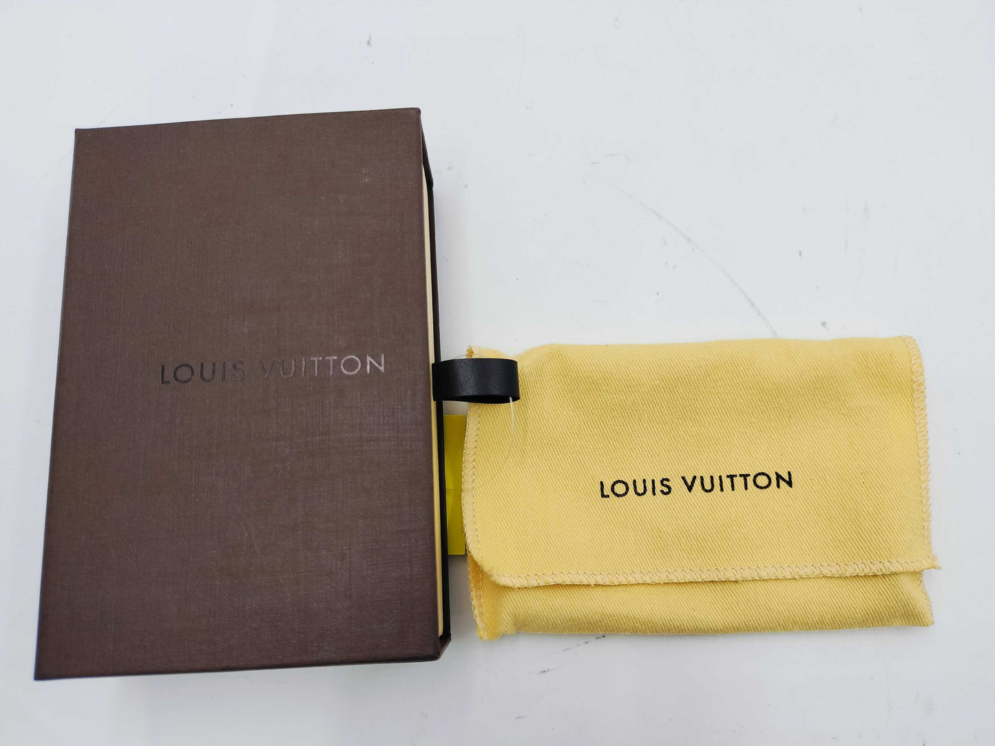 LOUIS VUITTON Vernis M93517 Multicle 4-Row Wallet