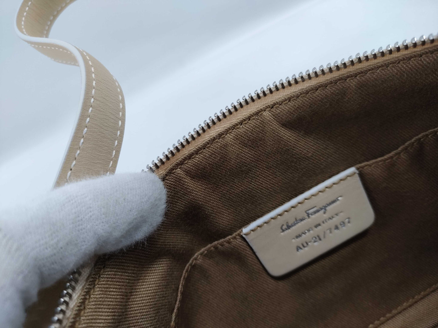 Salvatore Ferragamo Gancini Shoulder Bag/Handbag