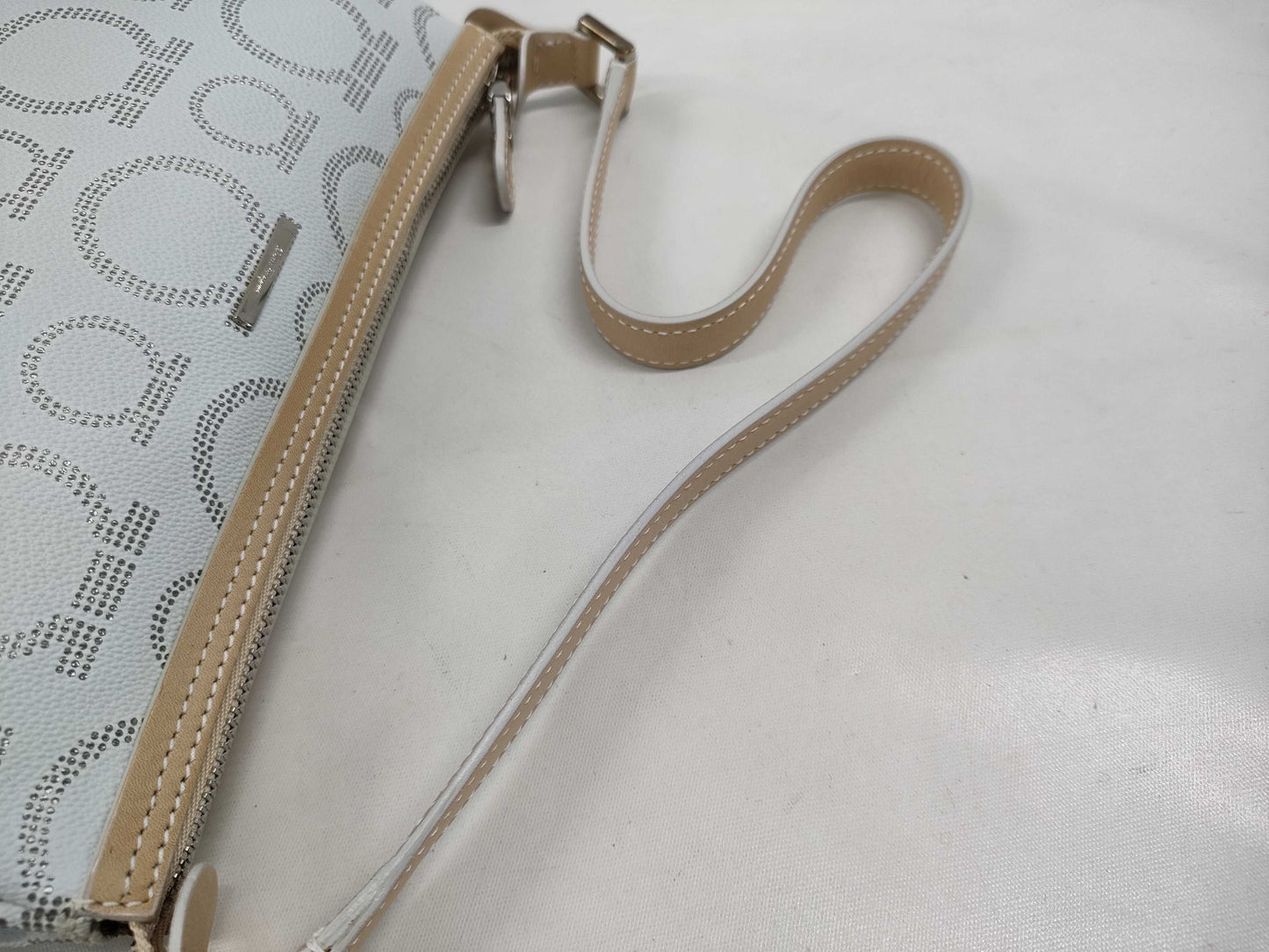 Salvatore Ferragamo Gancini Shoulder Bag/Handbag