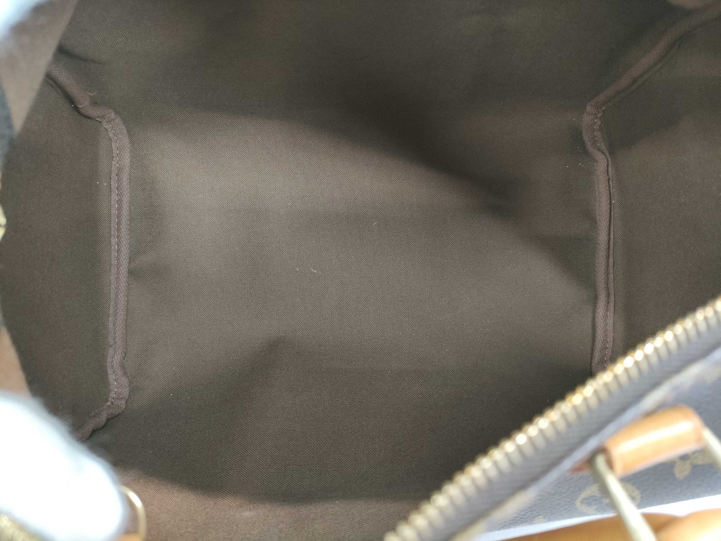 LOUIS VUITTON Monogram Speedy Handbag with Broken Zipper Pull